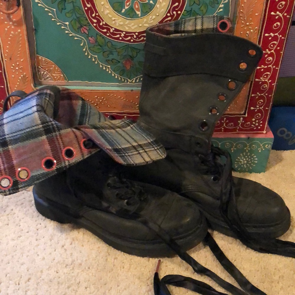 Women’s Dr. Martens